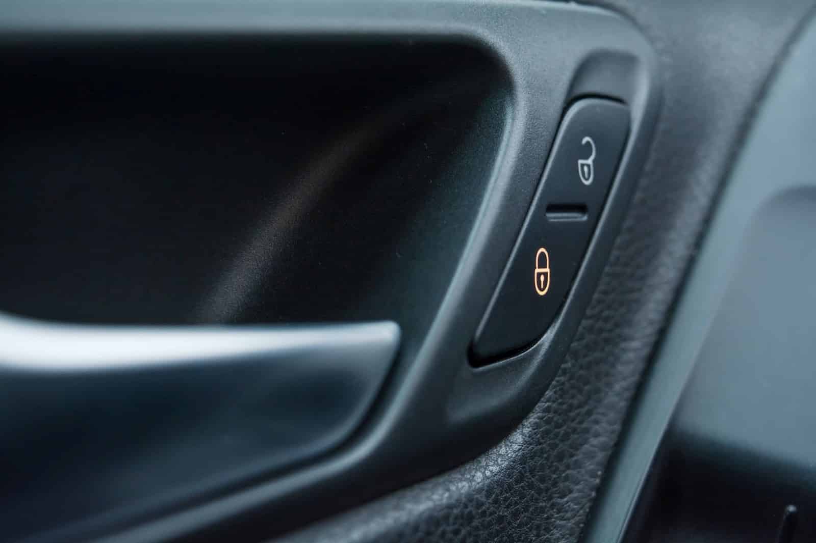 Coût pour ouvrir une porte de voiture verrouillée, combien coûte un serrurier pour ouvrir une porte de voiture